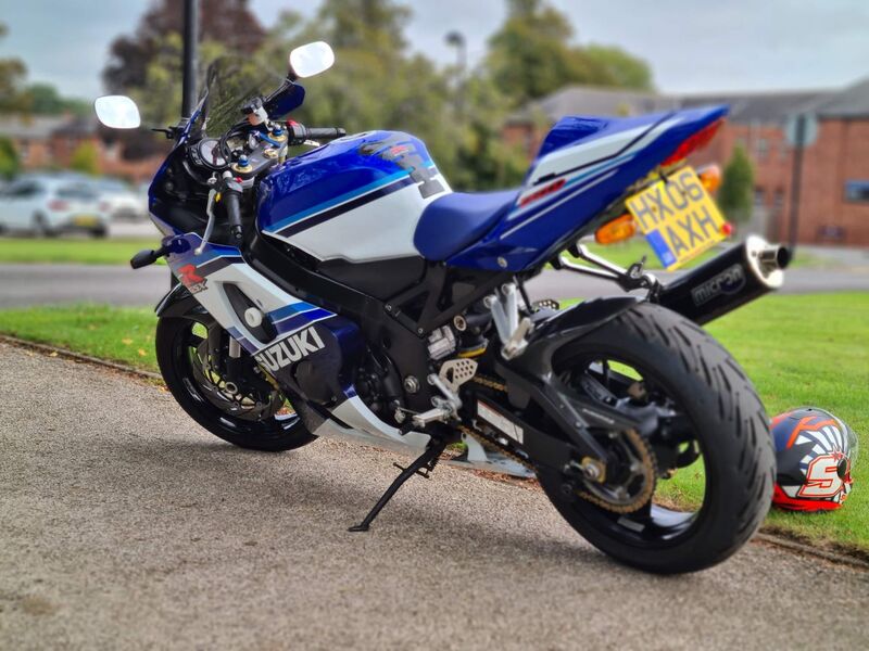 SUZUKI GSXR750