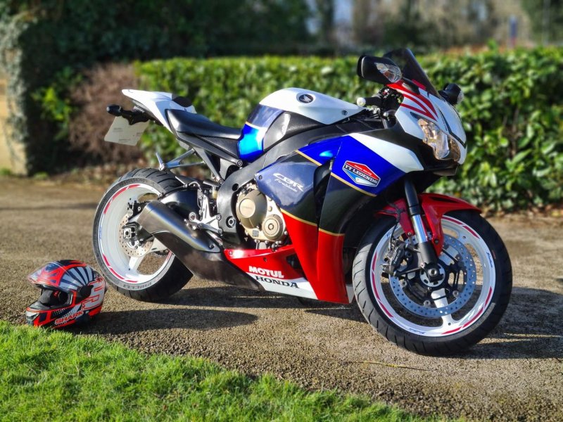 View HONDA CBR1000RR Fireblade 1000
