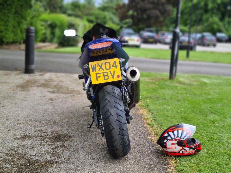YAMAHA R1