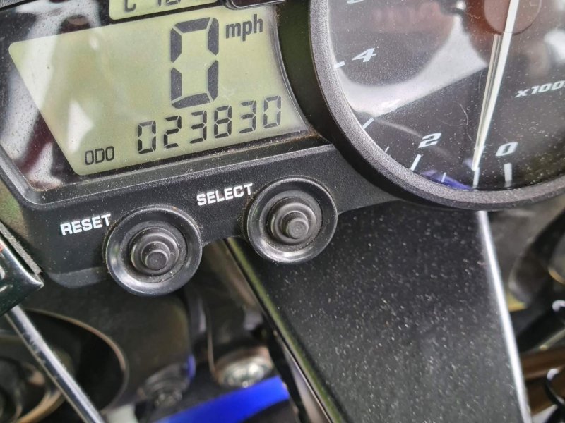 YAMAHA R1
