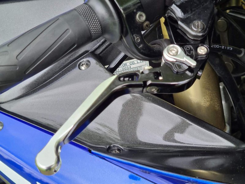 YAMAHA R1
