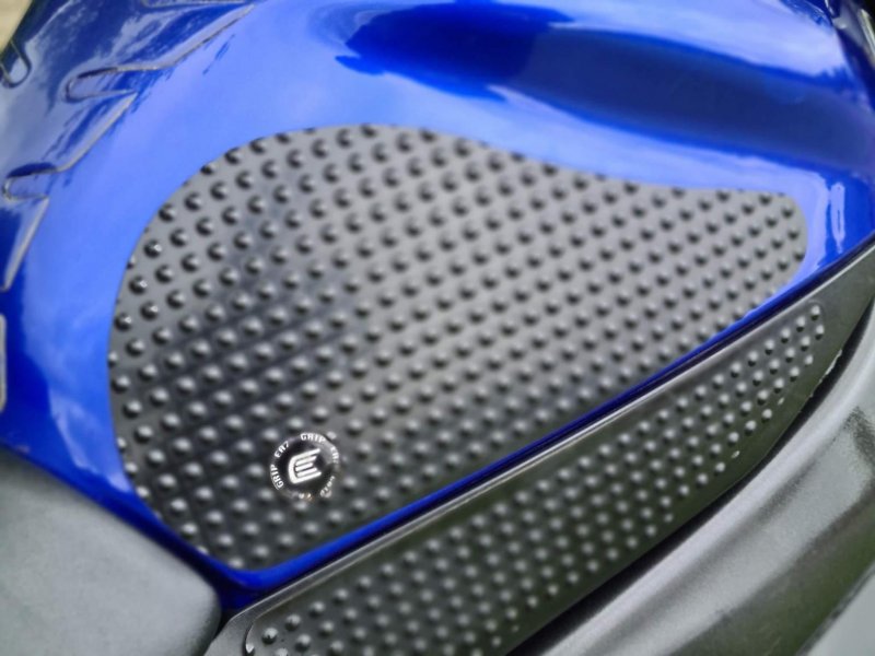 YAMAHA R1