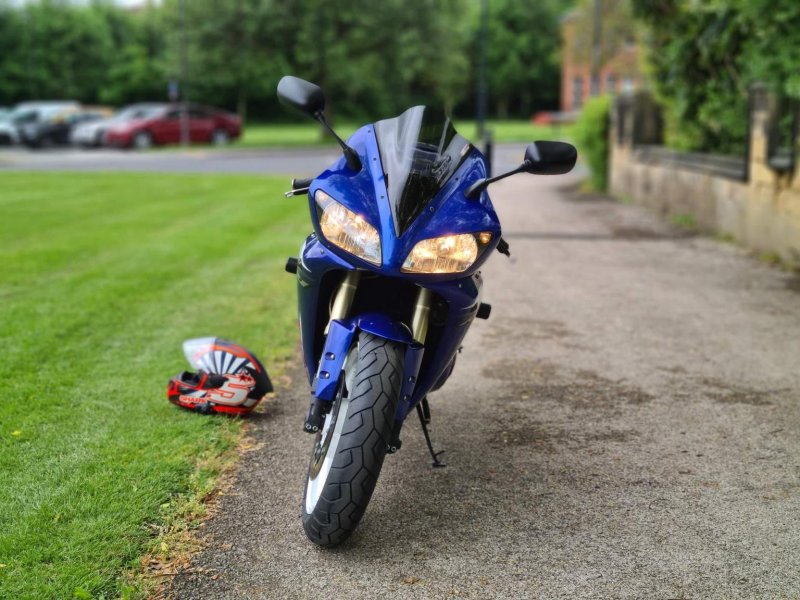 YAMAHA R1