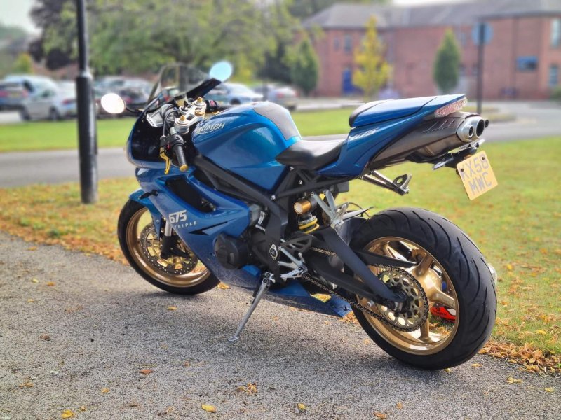 TRIUMPH DAYTONA 675