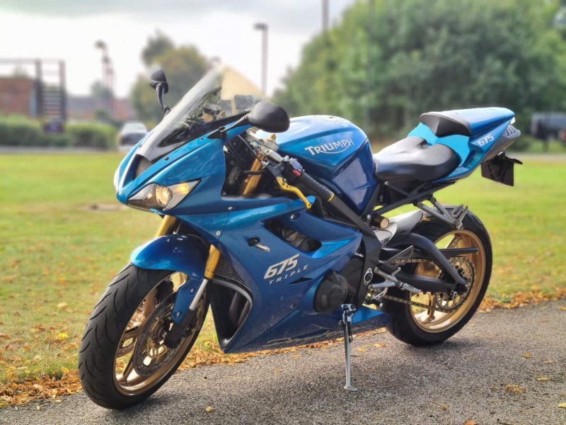 TRIUMPH DAYTONA 675