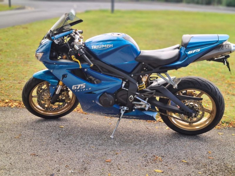 TRIUMPH DAYTONA 675