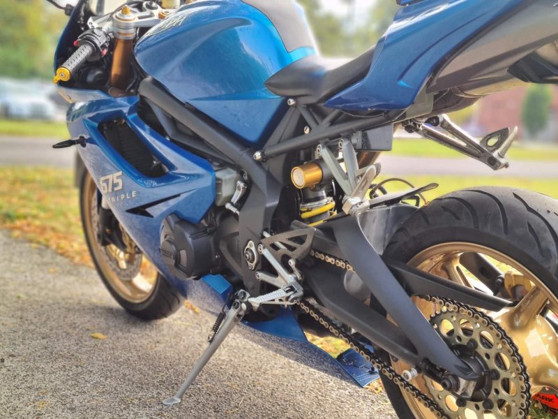 TRIUMPH DAYTONA 675