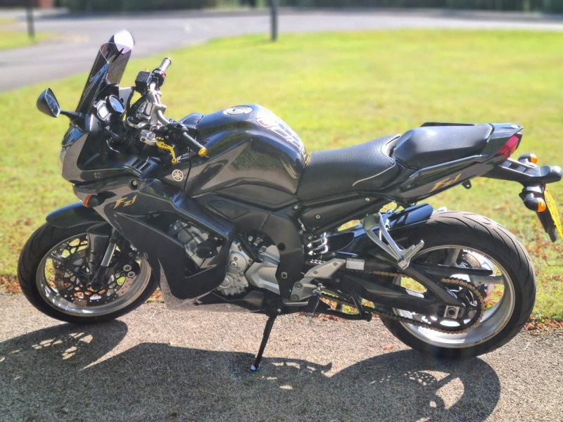 YAMAHA FZ1