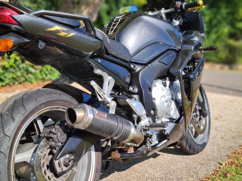 YAMAHA FZ1