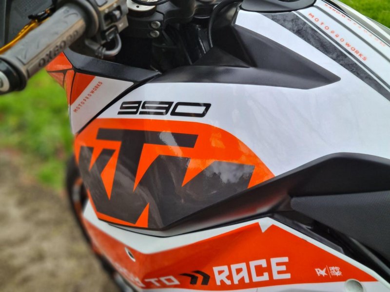 KTM 990