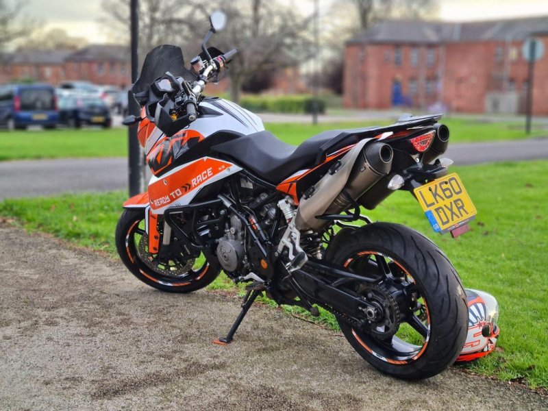 KTM 990