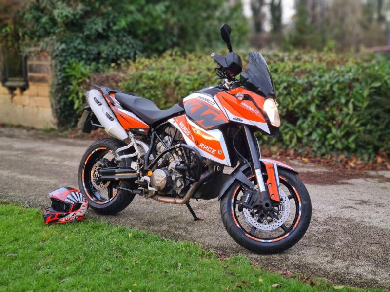 View KTM 990 