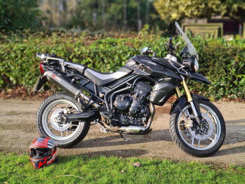 TRIUMPH TIGER 800