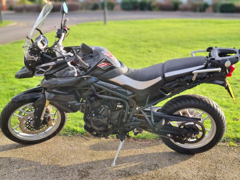 TRIUMPH TIGER 800