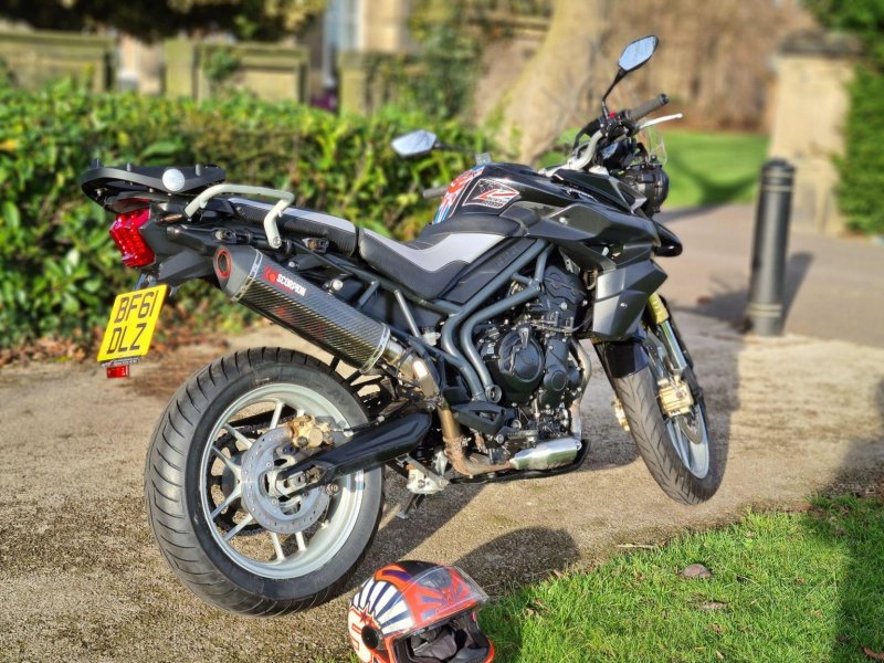 TRIUMPH TIGER 800