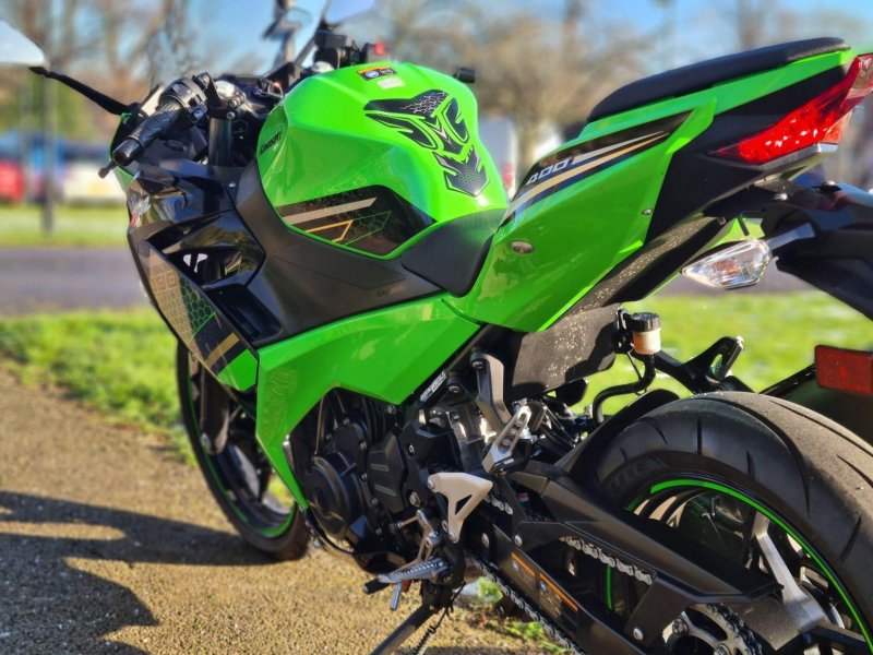 KAWASAKI Ninja 400