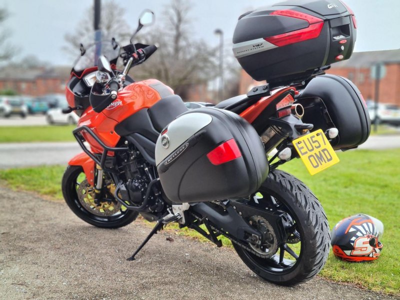 TRIUMPH TIGER 1050