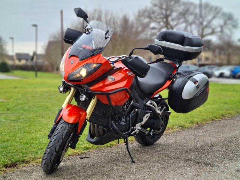 TRIUMPH TIGER 1050