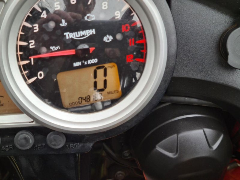 TRIUMPH TIGER 1050