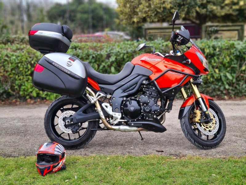 TRIUMPH TIGER 1050