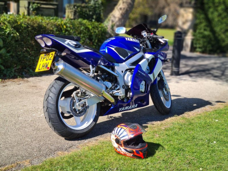 YAMAHA R6