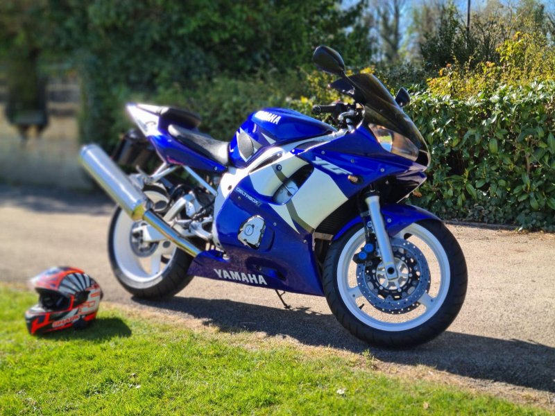 View YAMAHA R6 Restored original retro classic!