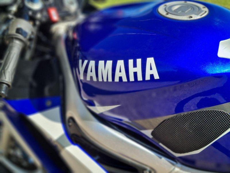 YAMAHA R6