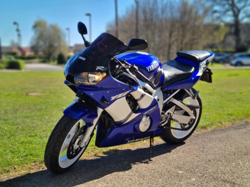 YAMAHA R6