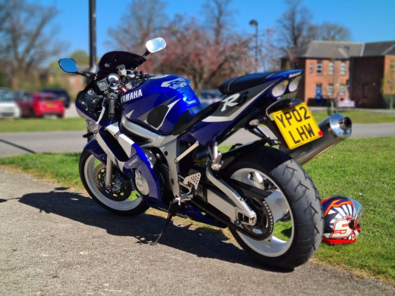 YAMAHA R6