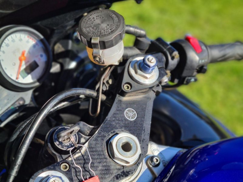 YAMAHA R6