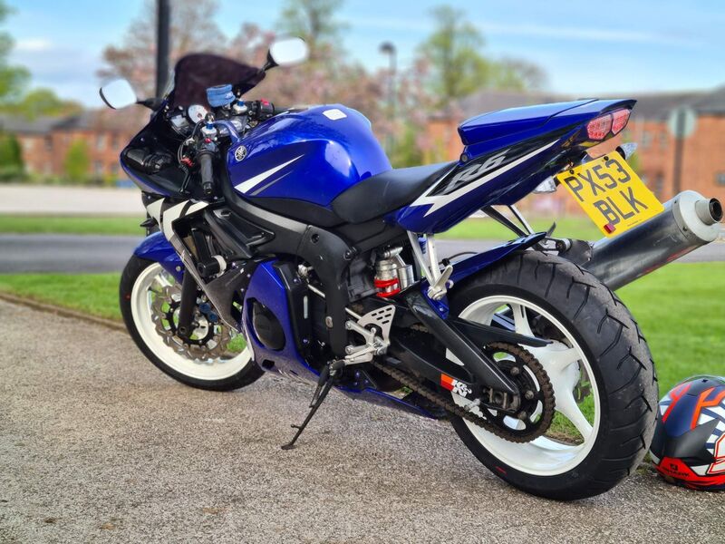 YAMAHA R6