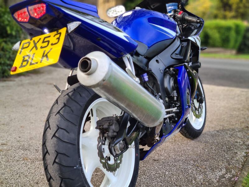 YAMAHA R6
