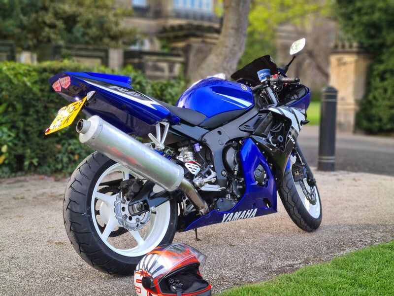 YAMAHA R6