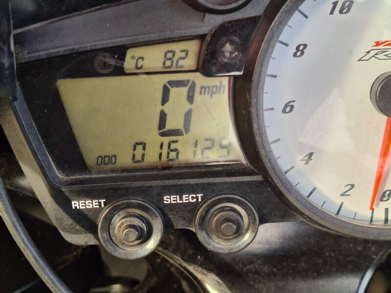 YAMAHA R6