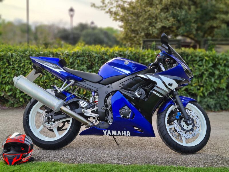 YAMAHA R6