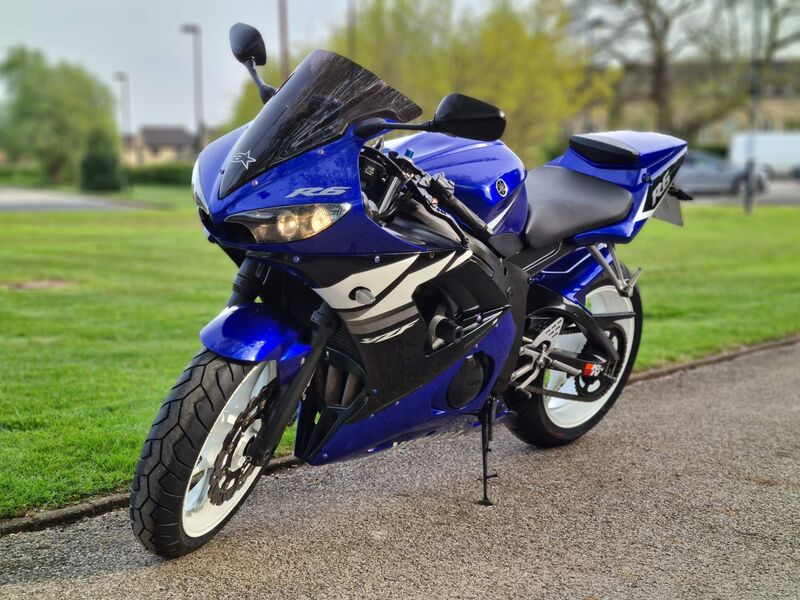 YAMAHA R6