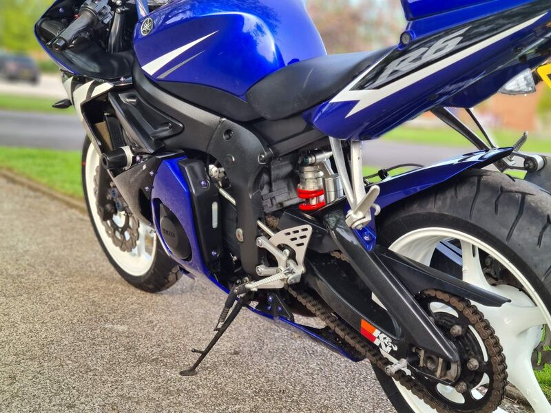 YAMAHA R6