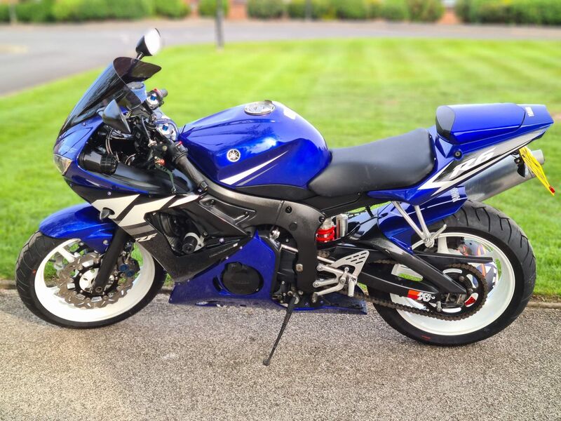 YAMAHA R6