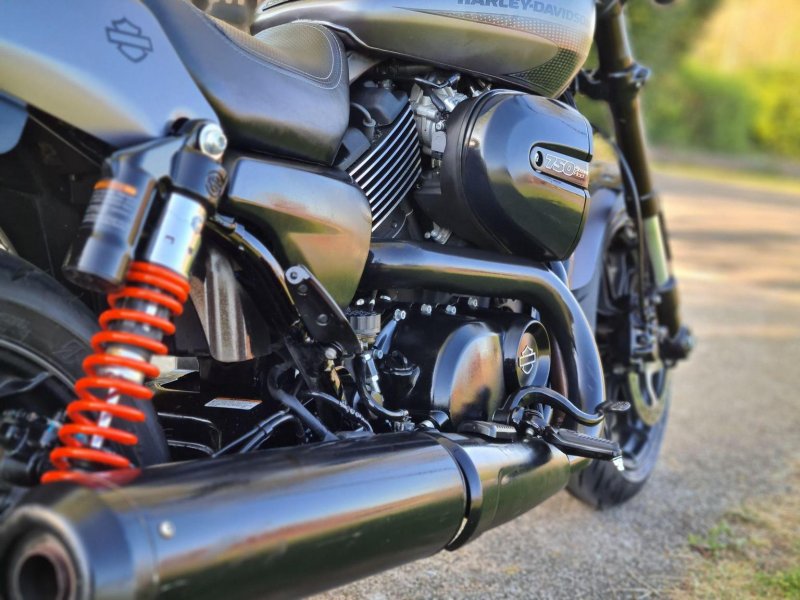 HARLEY-DAVIDSON Street