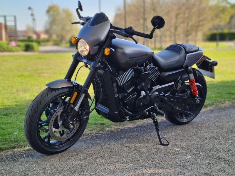 HARLEY-DAVIDSON Street