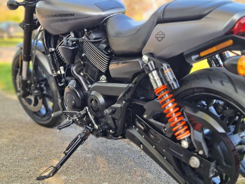 HARLEY-DAVIDSON Street