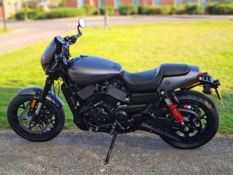HARLEY-DAVIDSON Street