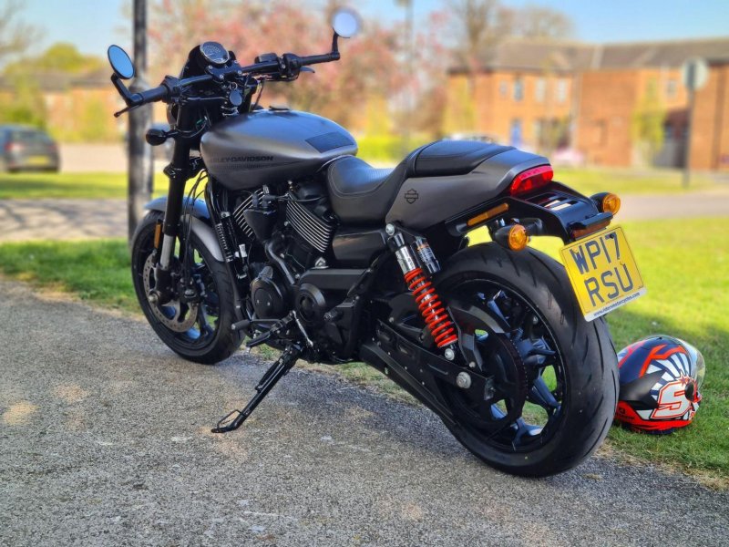 HARLEY-DAVIDSON Street